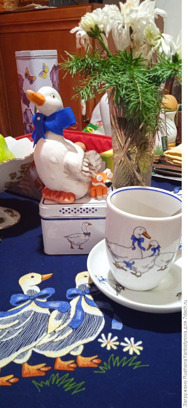 Это сейчас моя любимая чайная посуда, вместе с салфеткой подарок из Беларуси от замечательной семидачницы Софии Лебедевой, ставшей подругой!