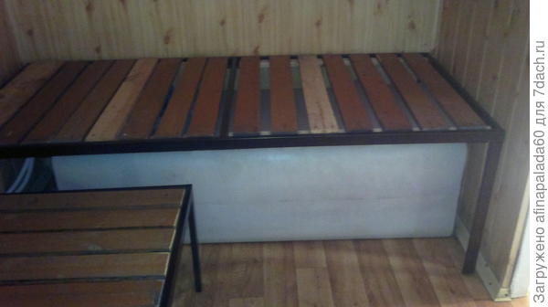 Кровати на 2 этаже дачи.