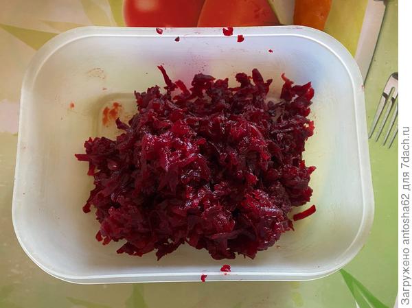 обавляем к ней растительное масло и все перемешиваем