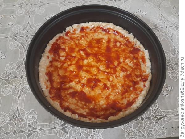 После укладываем кольца томатов