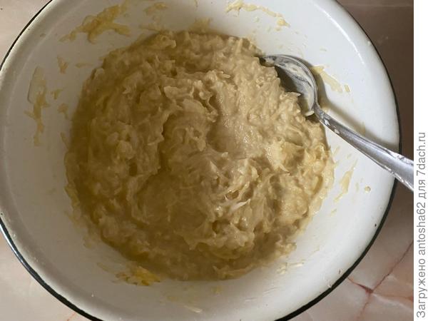 Выкладываем драники локой