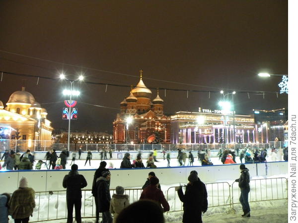 Каток на площади