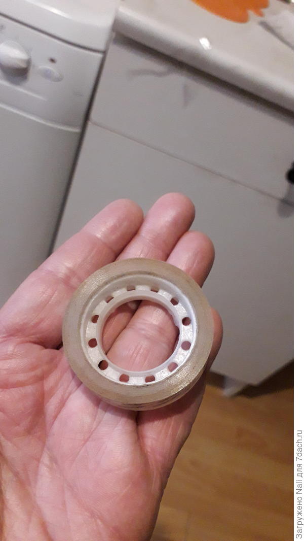 берем узкий скотч