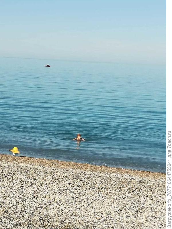 Купаюсь,а шляпа на берегу