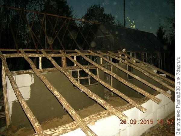 Каркас. Всё с леса. Штукатурил до отделки потолка, иначе там уж совсем неудобно было бы