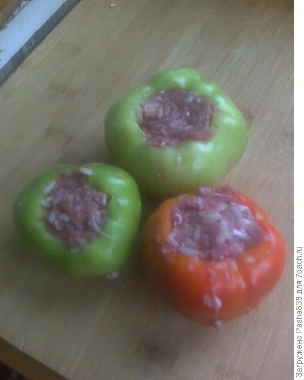 Это осенние перчики, они не очень большие, но вполне сгодились. Просто начиняются этим делом.
