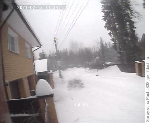 Соседский заезд, одна из дорог нашего поселка, уголок возле столба - это часть моего участка, там у меня козий прогон в обход вдоль этого забора.