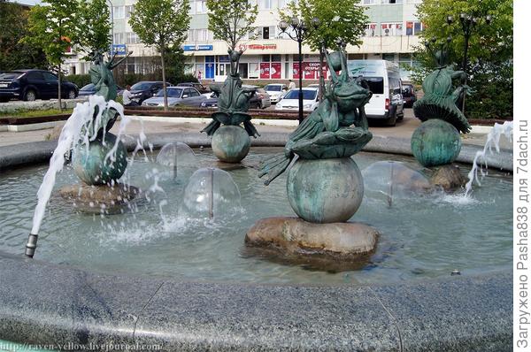 Фото из интернета. Обычно возле этого фонтана встречаются парочки, принцессы ждут здесь своих царевичей ))