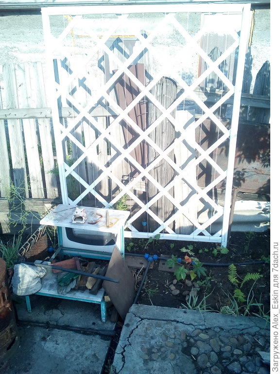 ещё одну у площадки для мангала....