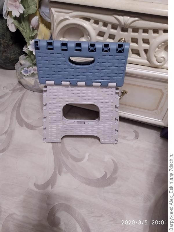 ещё и складывается...