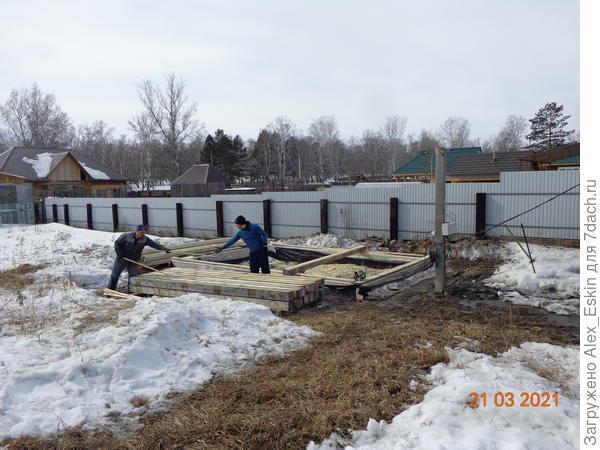 и младшенький приехал помочь