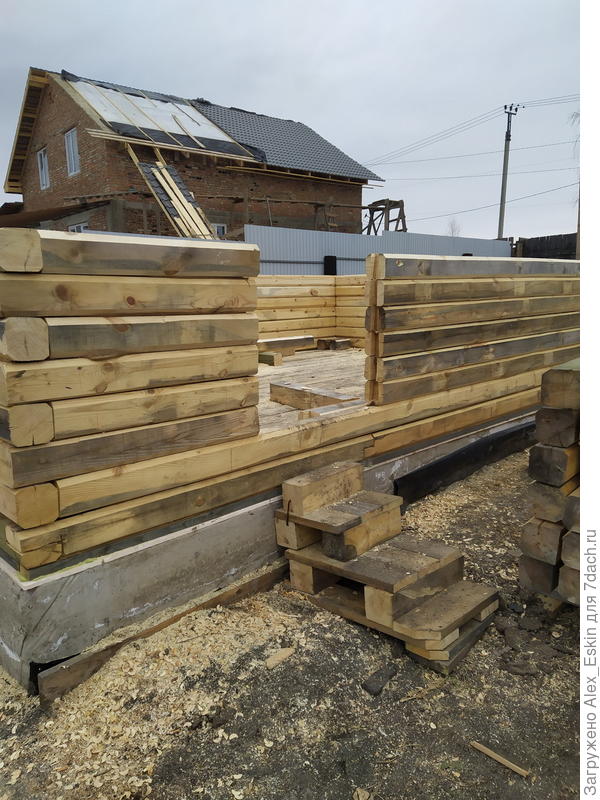 уложено 8 венцов