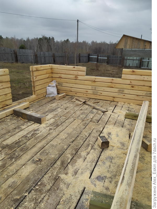 настелили черновые полы,для удобства работы