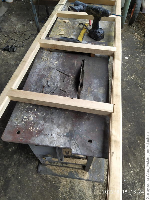 постолярничал немного