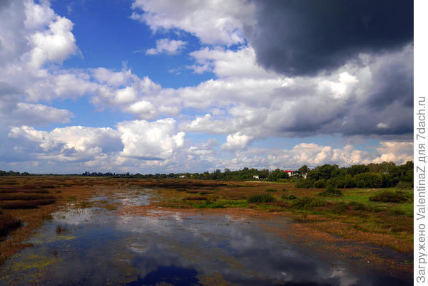 Осенние облака и тучка над Мологой