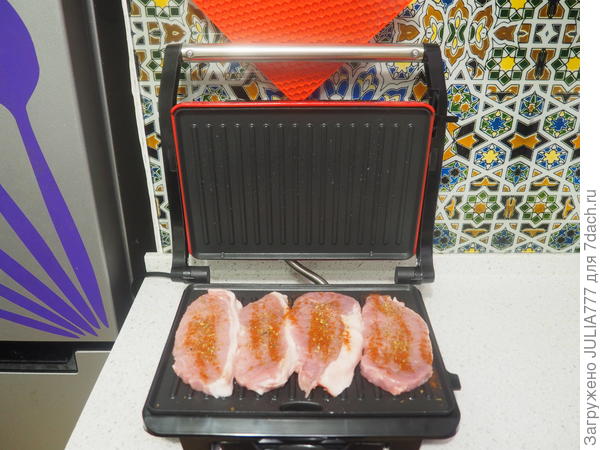 Жарим мясо.