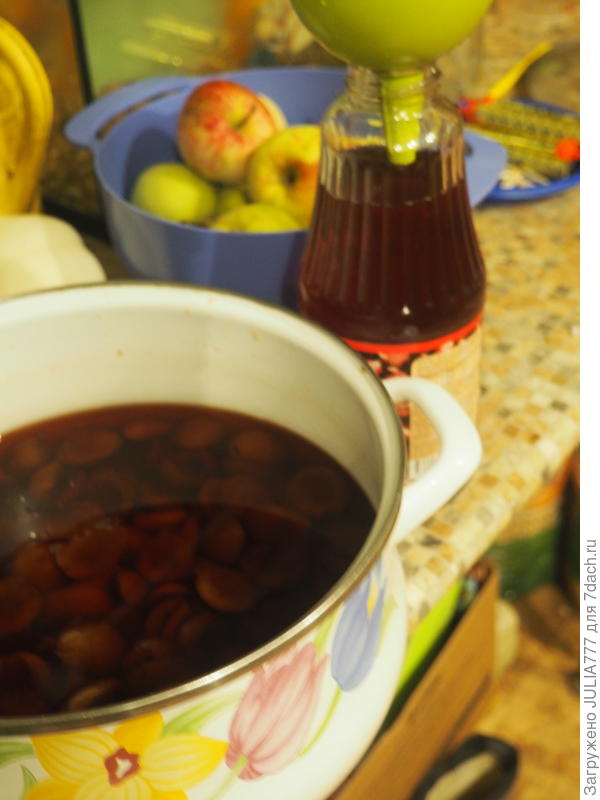 Разливаем не отжимая ягоды