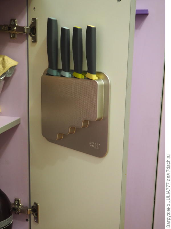 Удобное хранение внутри шкафа.