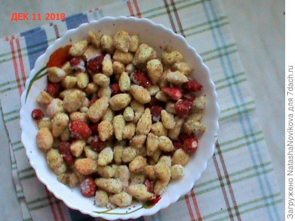 в заморозке прекрсно сохраняет и вкус, и запах, к чапитию сегодняшнему))