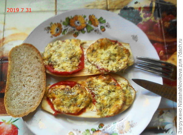 ну и на тарелочке)