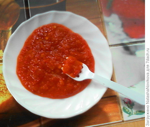 вкусняшка, остренькая)) на вилочке даже не растекается, натуральный мармелад))
