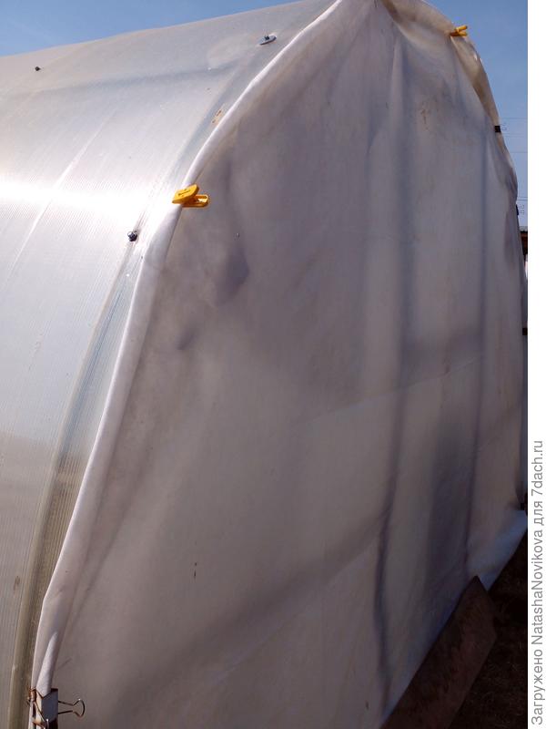 северный торец с уличной стороны пристегнула укрывным № 60