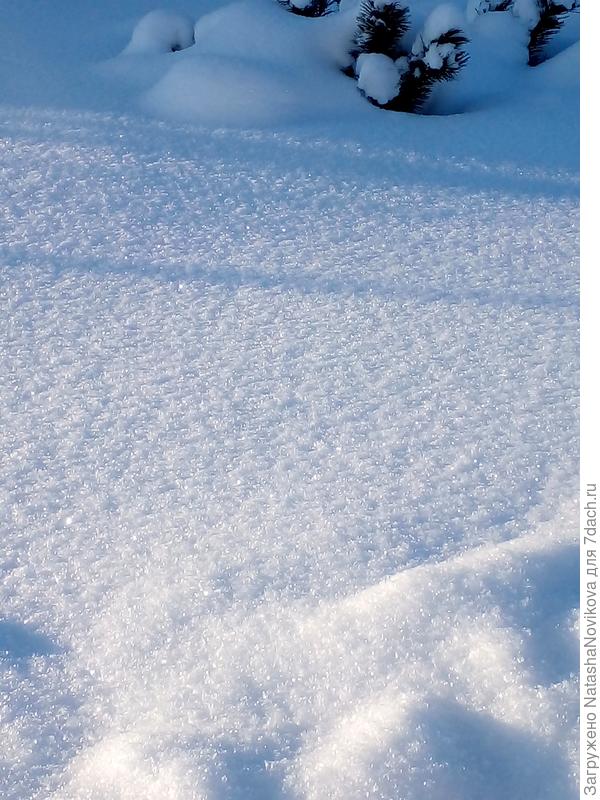 искрится снежок))