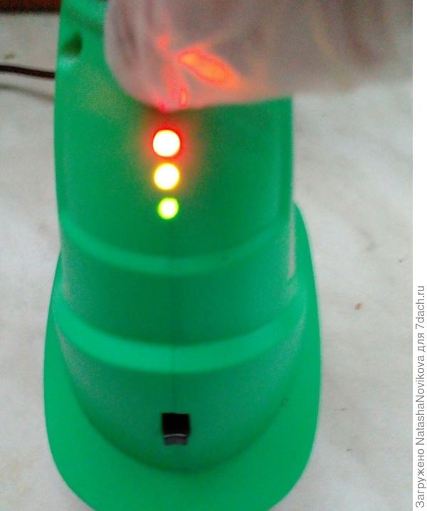 через 3 часа проверяю - нажимаю проверочную кнопку - горят все три индикатора -