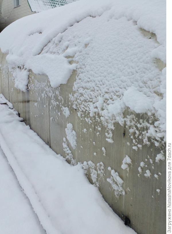 снегу насыпало