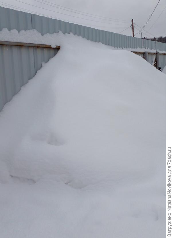 снег уже не куда кидать, сугробы растут быстро