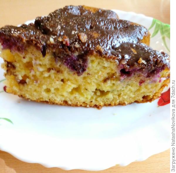 на вкус как бисквит, хотя мука и манка в рецепте присутствуют