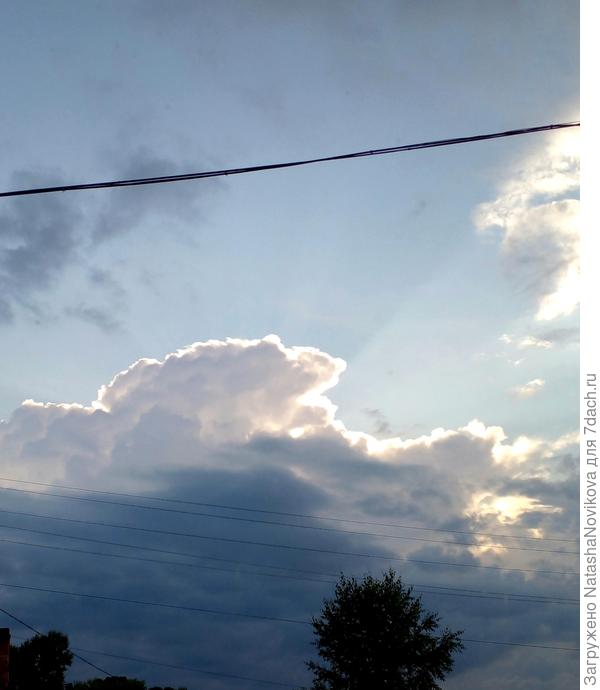 тучки надвигаются, может дождь пройдёт:)