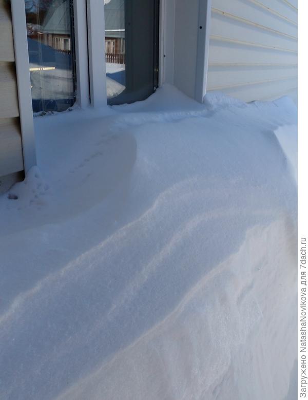 Вчера все вычистили, сегодня под окна