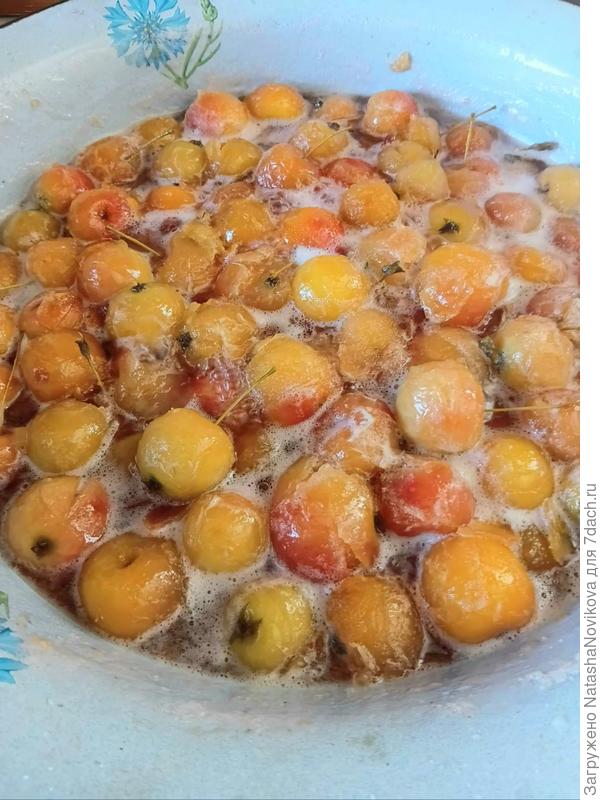 Пока яблочки сделала
