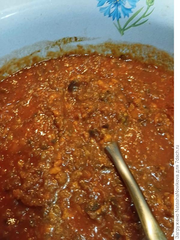 Соус "фальшивый балоньез"улётно вкумюсно, с рисом, спагетти. Да и с картофелем, кто в первый раз пробует - гадает чего я туда добавляла😀