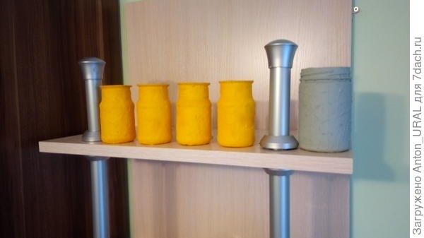 Стаканчики, окрашенные жёлтым колером