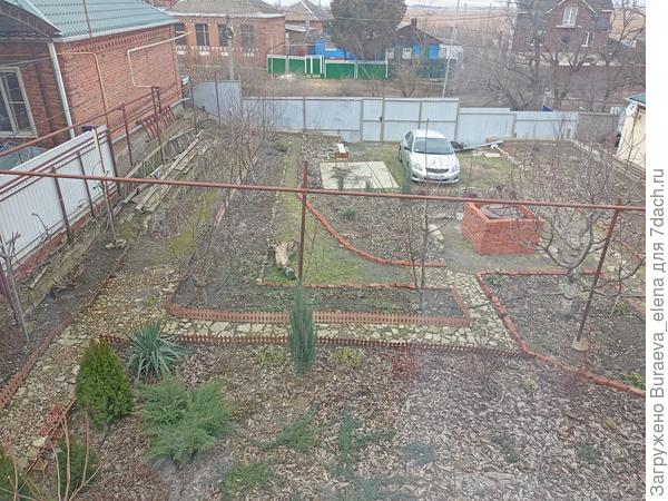Это фото на двор перед домом на начало марта... Сумрачно.. Схема более менее видна. Сейчас на много веселее. зеленее... Но и темнее