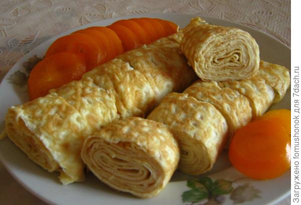 &quot;Японский омлет&quot; (рулет из яичных блинчиков).