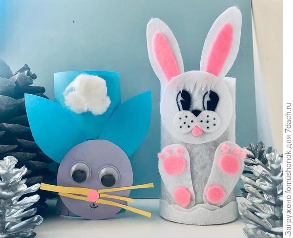 Левый зайчик, как она объяснила, &quot;прыгнул с горки, поэтому видно хвостик&quot;.  Через три дня зайчика встретим,