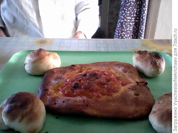 Булочки и Пирог с абрикосовым вареньем, Приятного Вкусного Дня ВСЕМ Доброго.