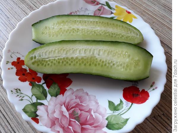 На вкус огурчик Кураж меня очень порадовал. Сладкие , хрустящие плоды покушать в жаркую погоду - большое удовольствие.