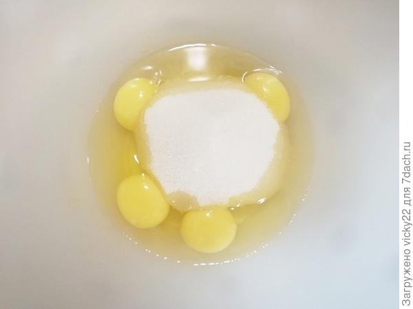 Шарлотка; Ля-Мур; с яблоками, мармеладом и цукатами - пошаговый рецепт приготовления с фото () Шарлотка; Ля-Мур; с яблоками, мармеладом и цукатами - пошаговый рецепт приготовления с фото