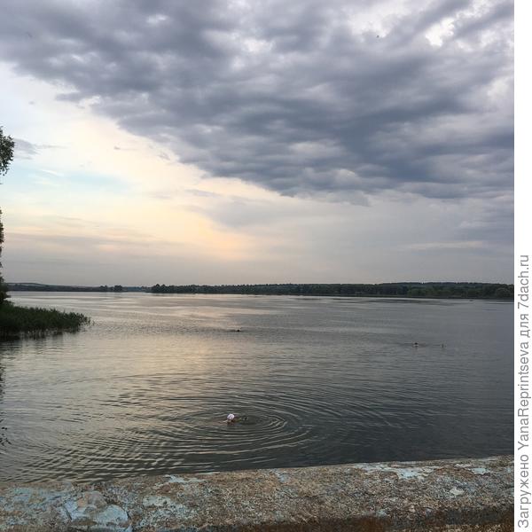 Вид на водохранилище с дамбы