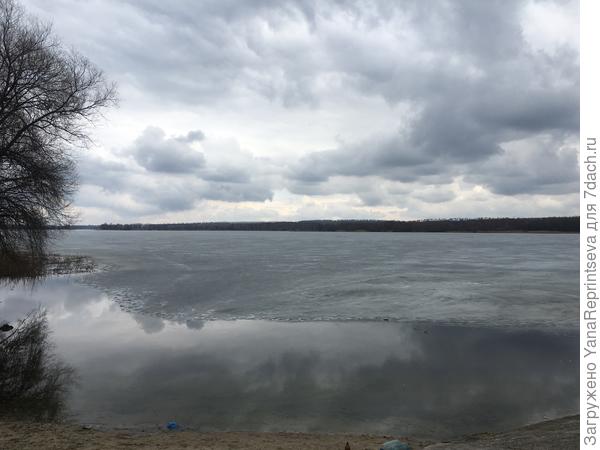 На водохранилище еще лёд!