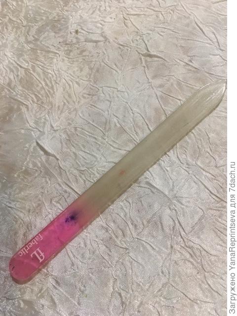 Стеклянная пилочка для ногтей: подковыриваю ростки, рыхлю, делаю углубления и бороздки в почве, приминаю землю, и много чего еще...