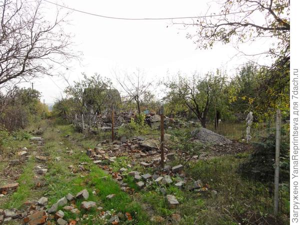 здесь проезд тоже завален