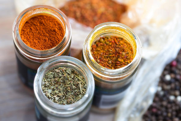 Добавляйте в блюда специи, они очень хорошо влияют на процессы метаболизма