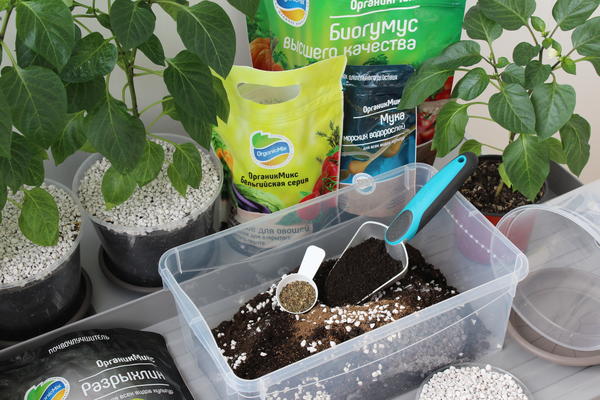 Приготовление питательной почвосмеси с удобрениями Органик Микс и Разрыхлином