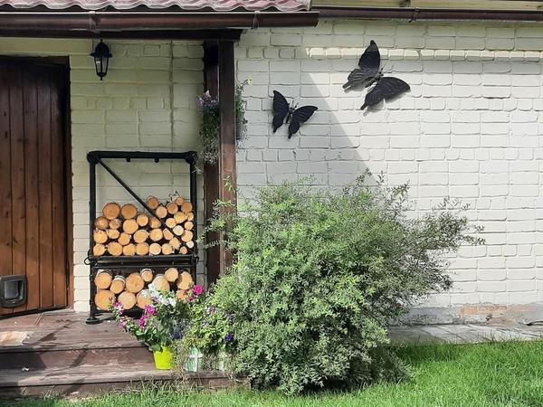 Винтажная дровница заняла свое место. Фото Надежды (Nadezhda_Siberia)