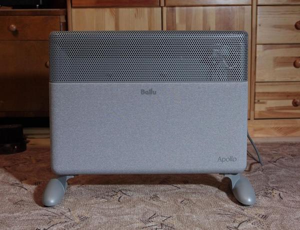 Конвектор Ballu Apollo digital INVERTER Moon Gray в дизайнерском исполнении уже укомплектован инверторным блоком управления. Фото Юлии Витт (uwitt)